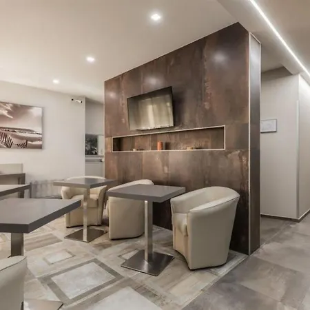 Cavour Luxury Szálloda Bologna